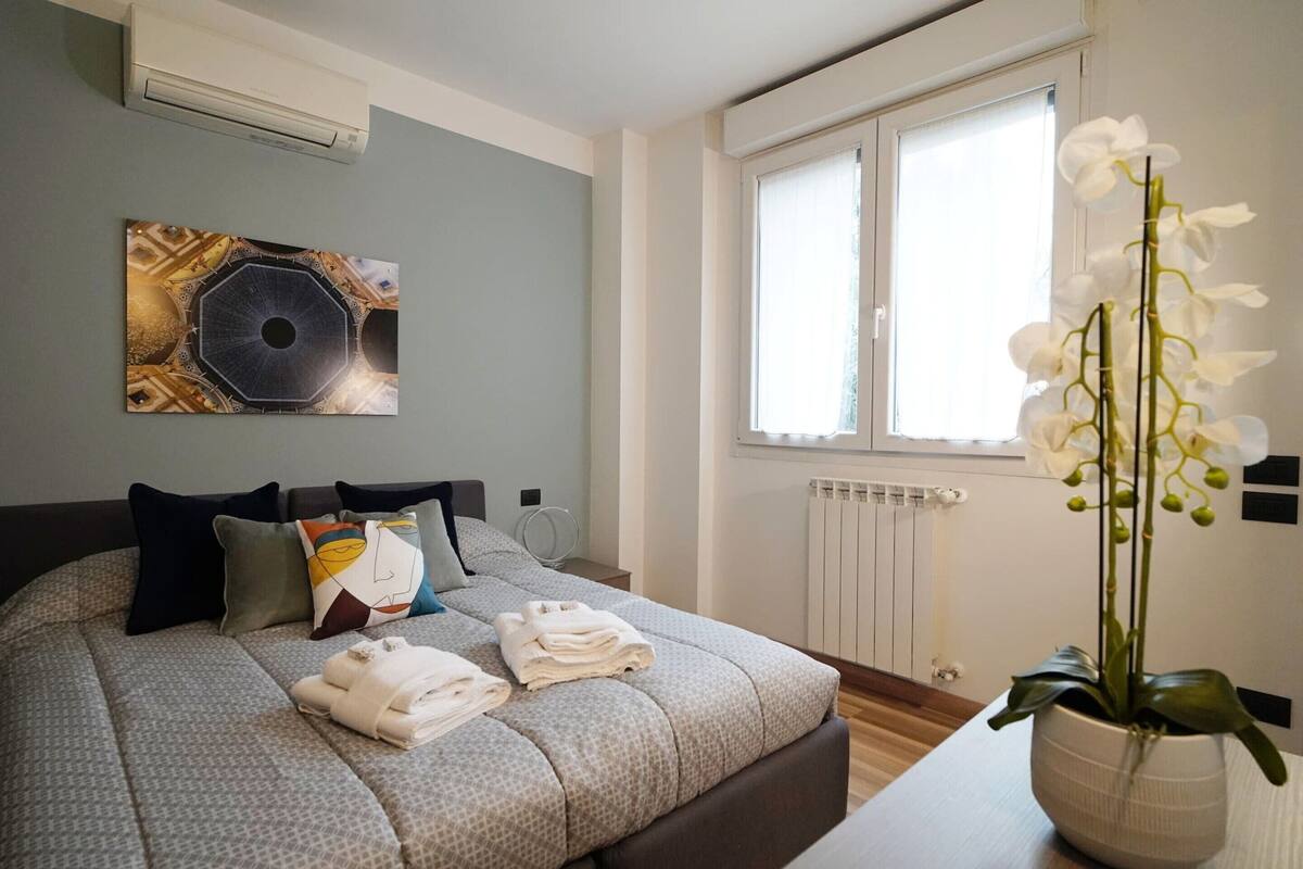 7 bedrooms, iron/ironing board, bed sheets