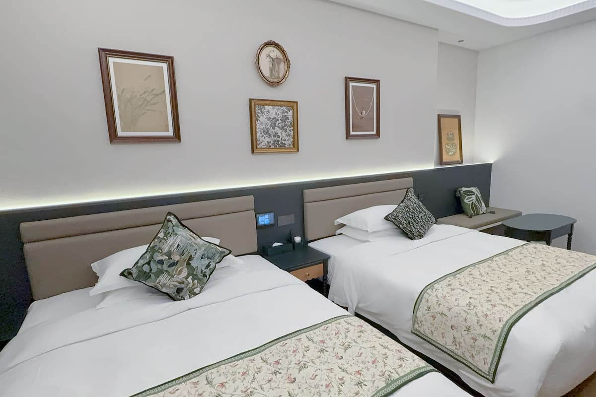 Deluxe Twin Room, 2 Queen Beds | 2 bedrooms, premium bedding, down comforters, memory foam beds