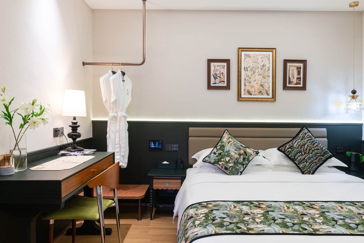 City Suite, 2 Bedrooms, 2 Bathrooms, City View | Premium bedding, down comforters, memory foam beds