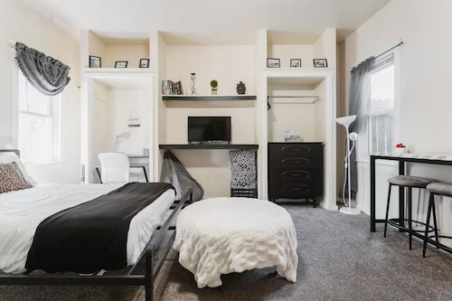 Lovely Private Guesthouse with AC & WiFi in Shillington