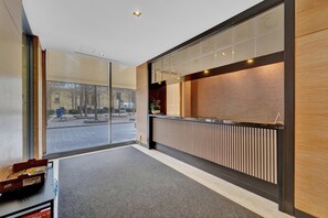 Lobby - Modern 1BR Condo in Yorkville (Toronto)