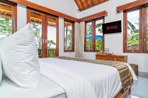 1 bedroom, Egyptian cotton sheets, premium bedding, memory-foam beds - Villa Kuma Ubud (Tegallalang)