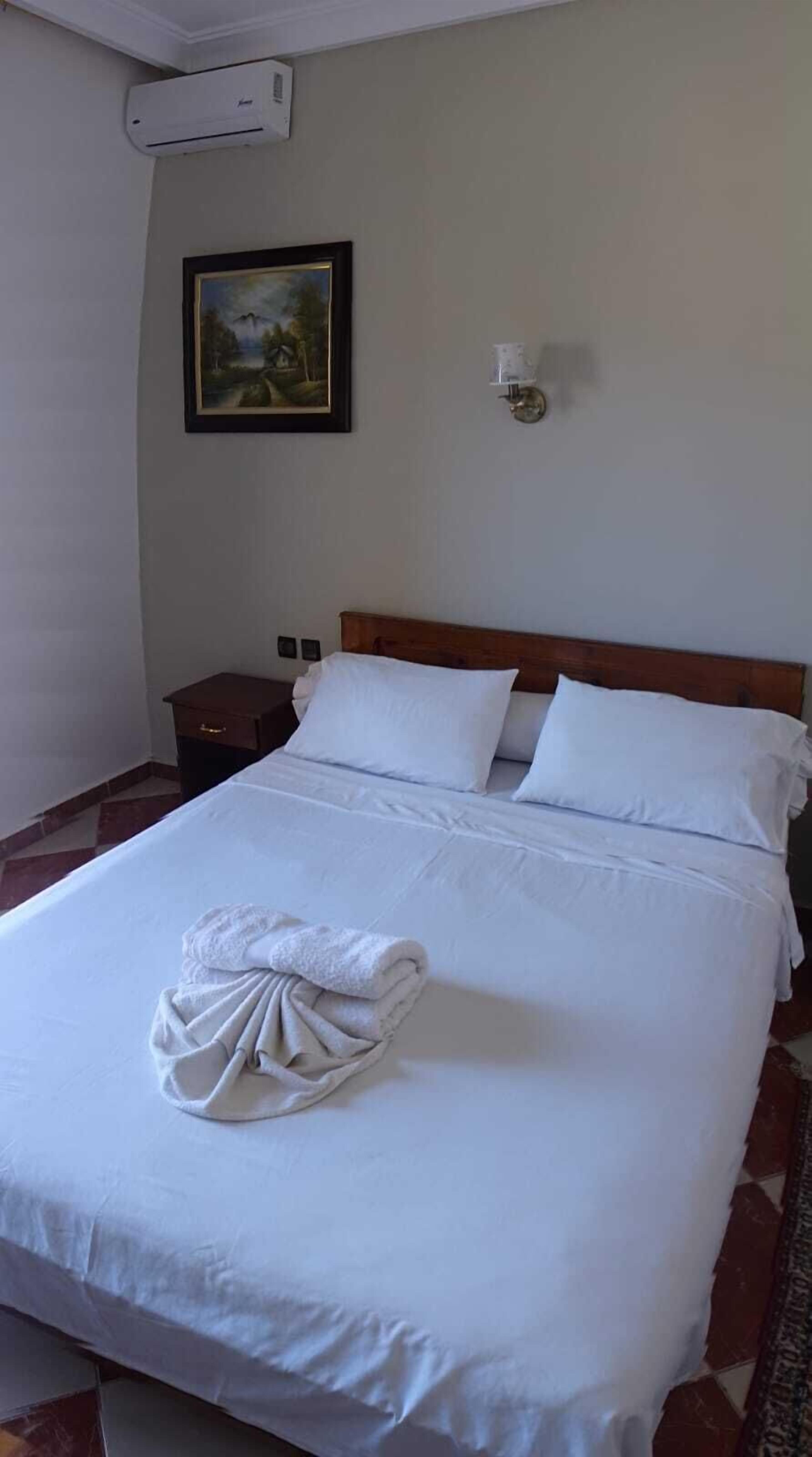 Blackout curtains, free WiFi