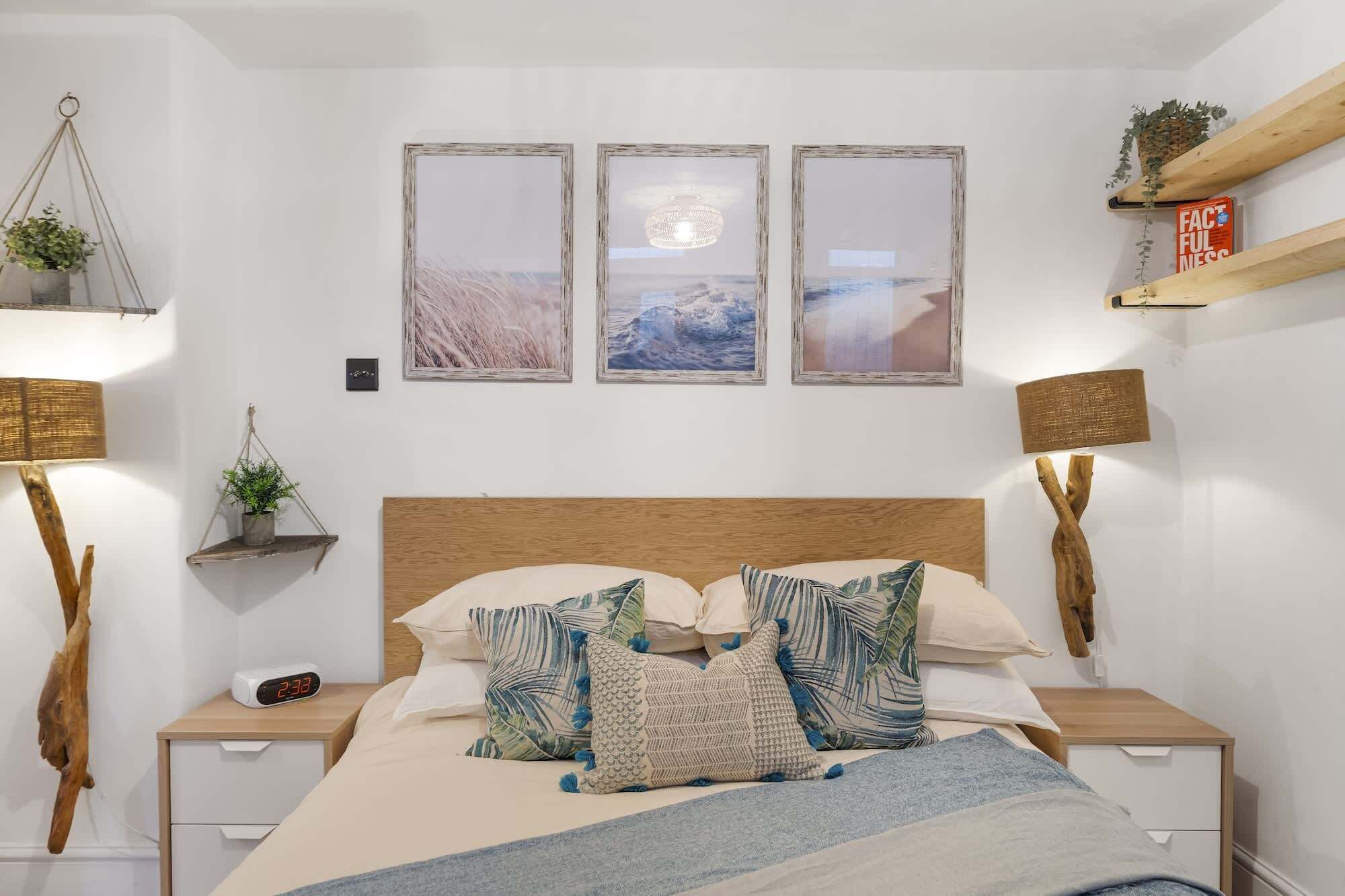 2 bedrooms, desk, iron/ironing board, WiFi