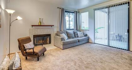 Stay & Play: Bay Area Condo w/ Community Pool!