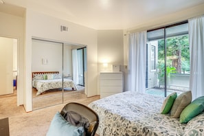 1 bedroom, desk, iron/ironing board, WiFi