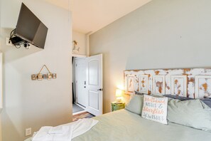 2 quartos, ferros/tábuas de passar roupa, berço de viagem