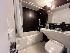Desk, laptop workspace, iron/ironing board, free WiFi