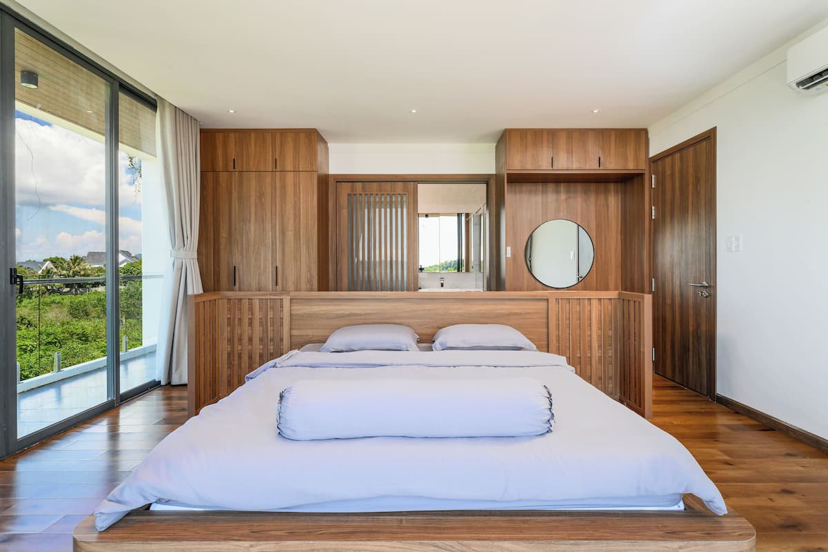 6 bedrooms, desk, laptop workspace, free WiFi