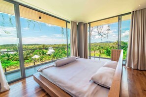 Villa Comfort - balkong - utsikt mot trädgården | 6 sovrum, skrivbord, arbetsyta för laptop och gratis wi-fi