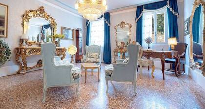 Villa Abbraccio: An elegant two-story historical villa situated in a quiet location, a few minutes from the town center, with Free WI-FI.