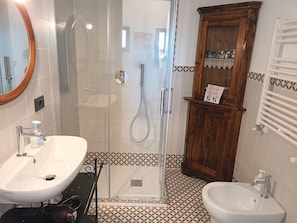Shower, towels