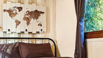 4 bedrooms, desk, WiFi