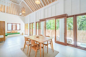 Dining room - Villa Mahadevi (Lembongan Island)