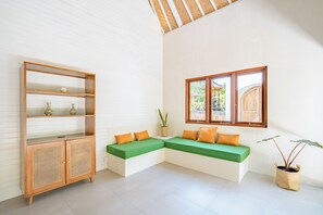 Villa, 2 habitaciones, alberca privada | Área de sala de estar