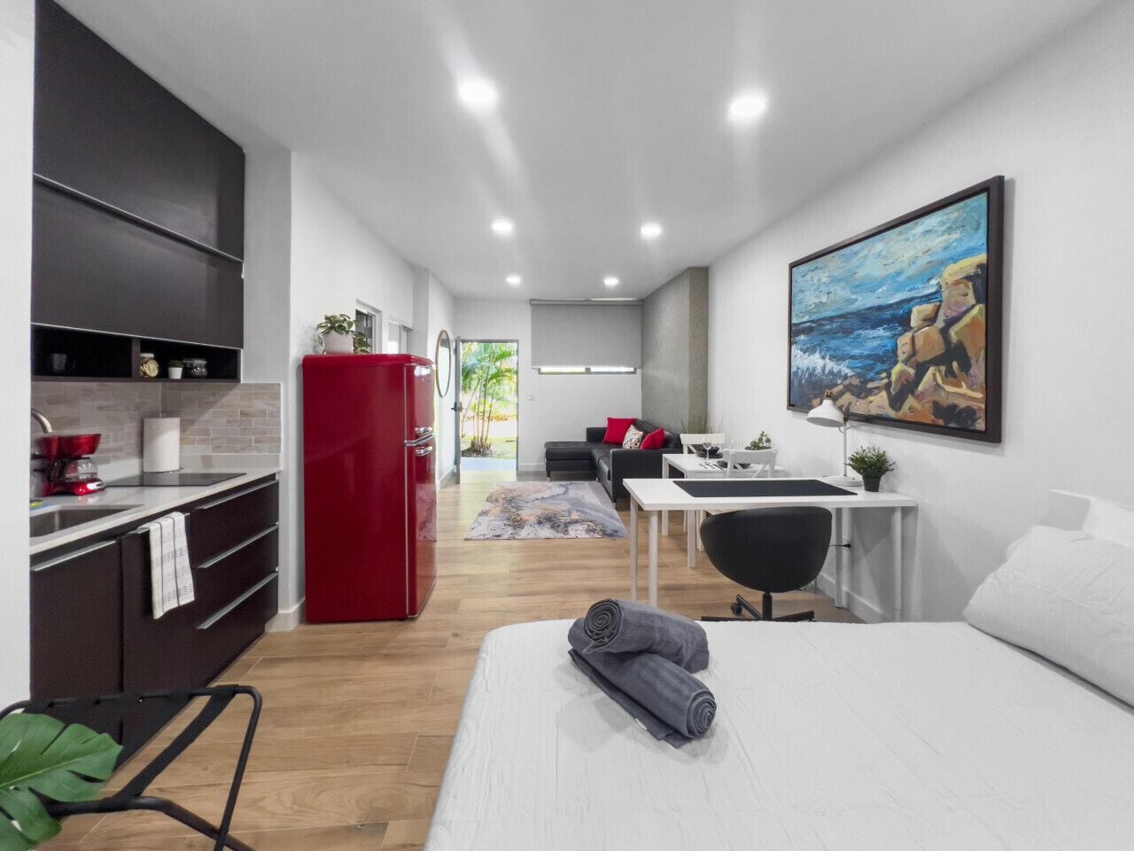 Desk, travel cot, free WiFi, bed sheets