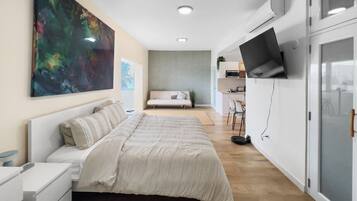 1 bedroom, desk, travel crib, free WiFi