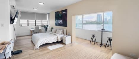 1 bedroom, desk, travel crib, free WiFi