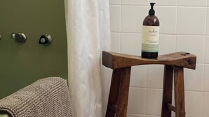 Spa - Serene Studio Retreat in Cygnet with Private Entrance (Cygnet)
