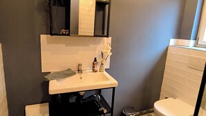 Ducha, secador de pelo, toallas