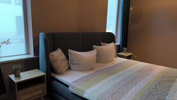 1 bedroom, bed sheets