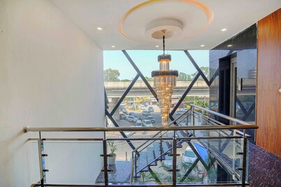 Hotel Paris Chandigarh Zirakpur