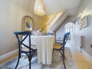 Cottage | Dining