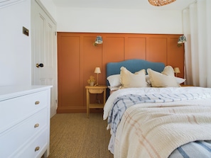 Cottage | 2 bedrooms, iron/ironing board, free WiFi, bed sheets