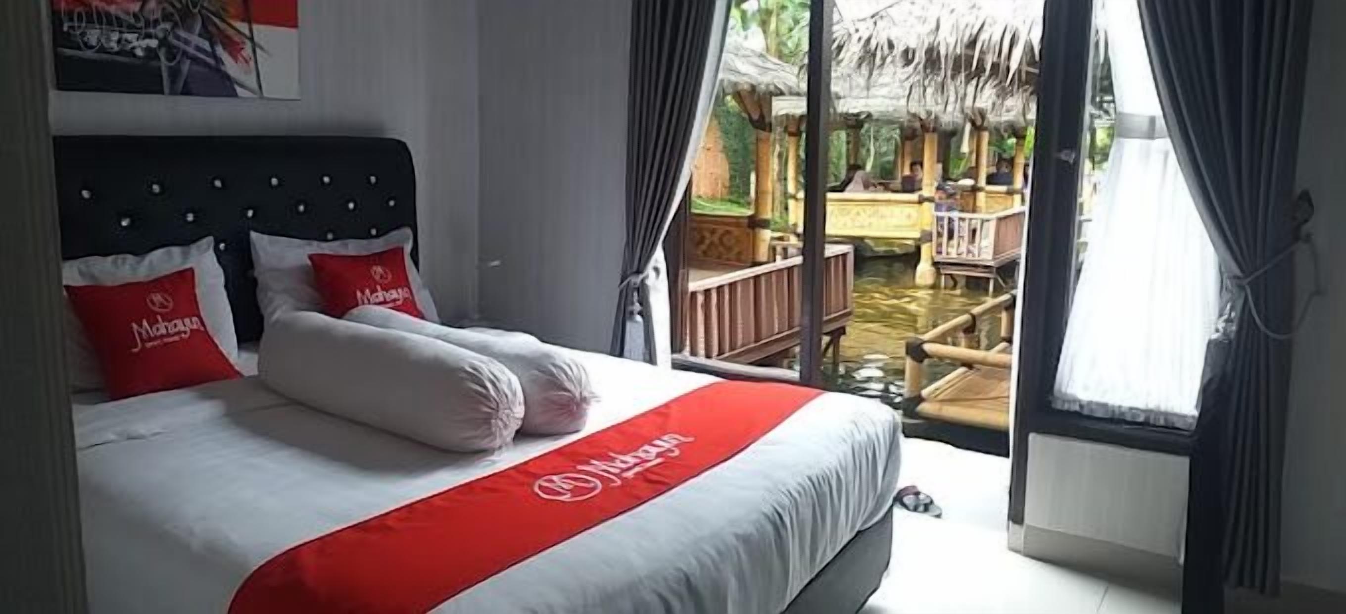 Habitación doble Deluxe, vista a la alberca | Escritorio, wifi gratis y ropa de cama 