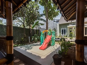 Área de juegos infantiles al aire libre