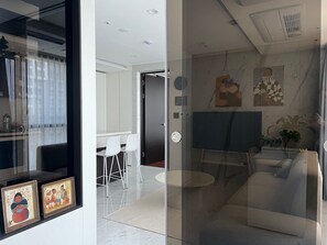 Smart TV - [Gangnam] Fully furnished High-end residence with two rooms (Seoul)