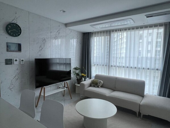 Smart TV - [Gangnam] Fully furnished High-end residence with two rooms (Seoul)
