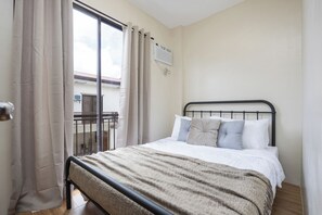 3 bedrooms, iron/ironing board, WiFi, bed sheets