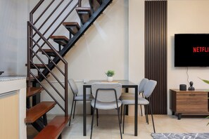 Dining - Private 3BR Townhome with WiFi, Washer and Free Parking in Central Cebu City (Cebu City)