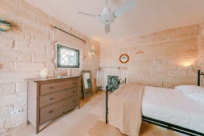 3 bedrooms, in-room safe, iron/ironing board, WiFi