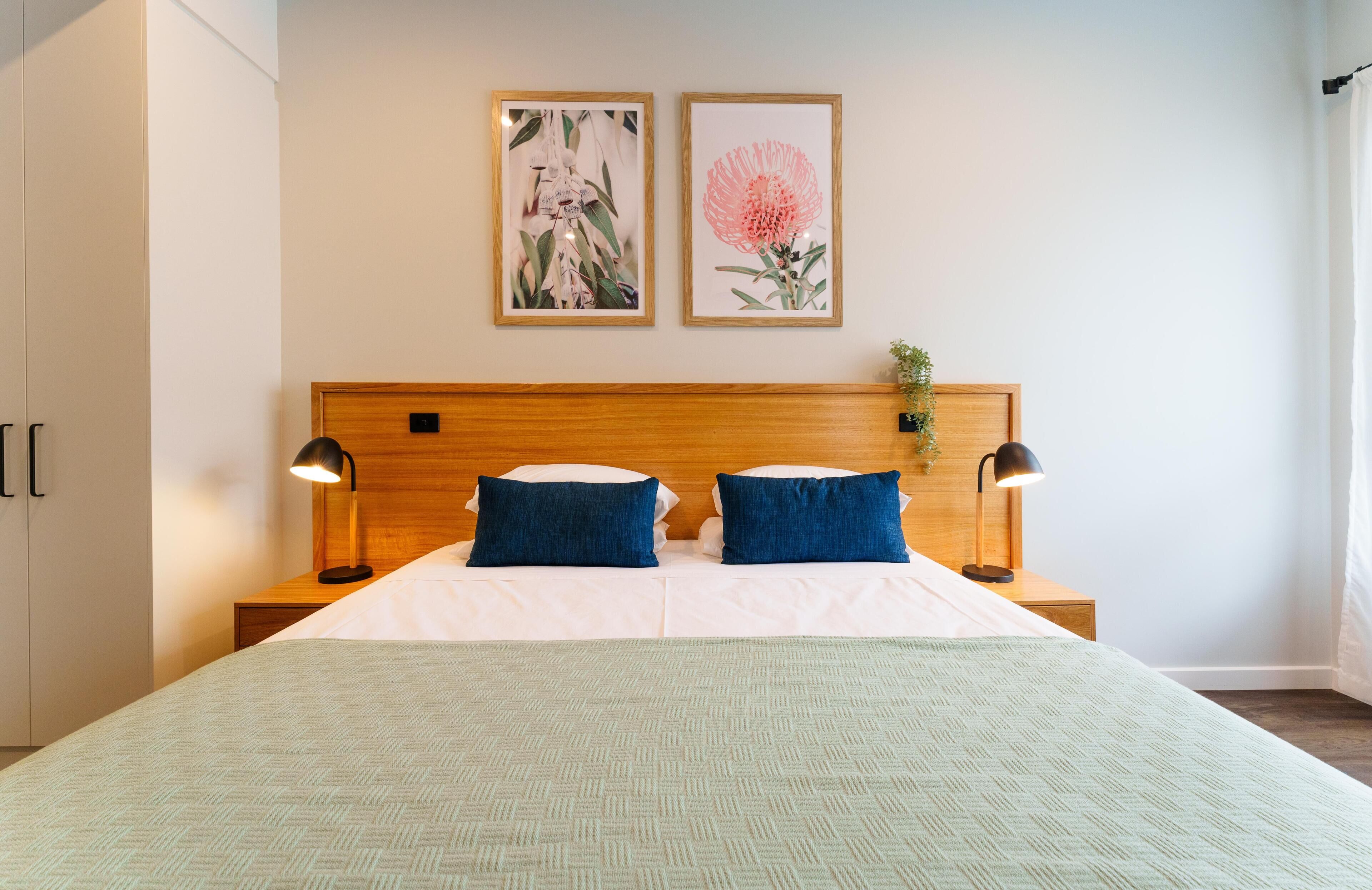 1 dormitorio, tabla de planchar con plancha, wifi y ropa de cama