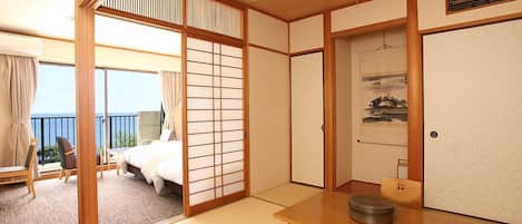 Chambre, non-fumeurs (Main Building, Japanese-Western Style) | Coffres-forts dans les chambres, rideaux occultants, Wi-Fi gratuit