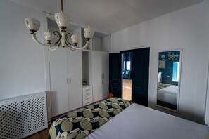 2 bedrooms, iron/ironing board, WiFi