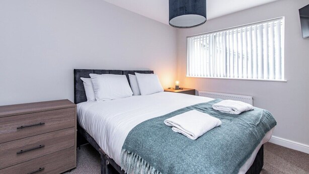 Room - 3-Bed House – Ideal for Contractors and Families (Bulwell)