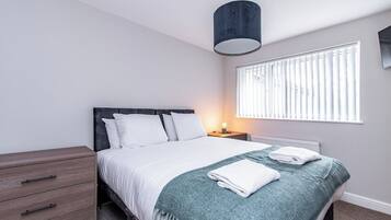 3 bedrooms, iron/ironing board, internet