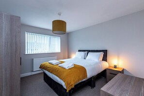3 slaapkamers, een bureau, een strijkplank/strijkijzer, gratis wifi