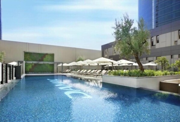 Outdoor pool - Bloomfields STU Damac Cour Jardin (Dubai)