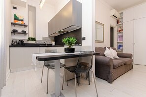 Apartamento | Zona de estar | Una Smart TV