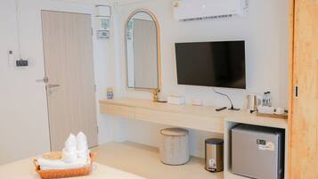 Deluxe Room, Pool Access | Room amenity