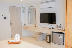 Deluxe Room, Pool Access | Room amenity