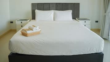 Quarto casal superior | Cortinas blackout, Wi-Fi de cortesia, roupa de cama