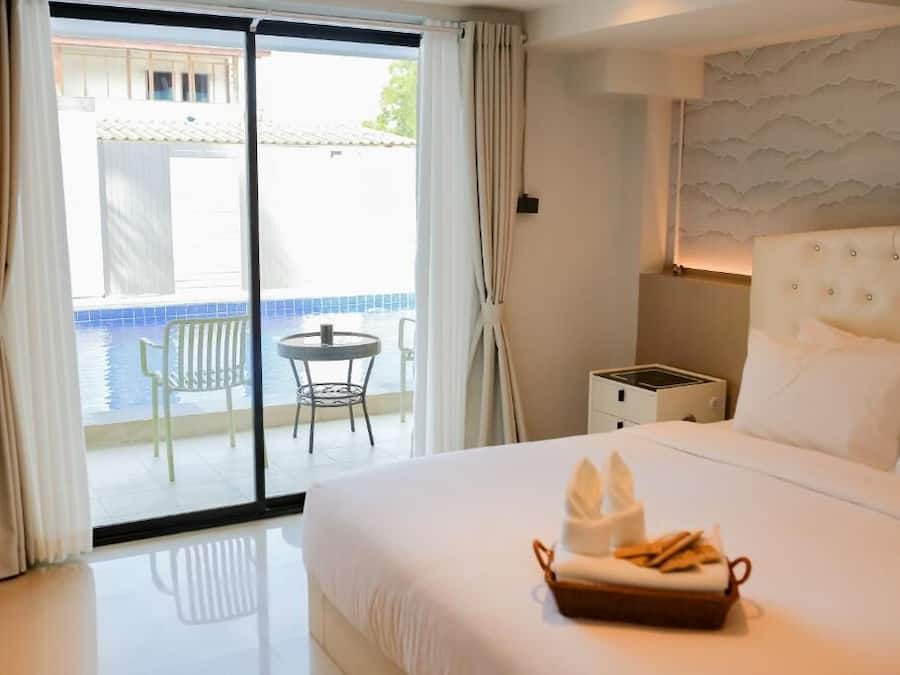 Deluxe kamer, toegang tot zwembad | Verduisterende gordijnen, gratis wifi, beddengoed