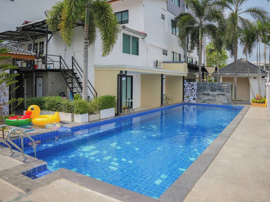 Outdoor pool, sun loungers