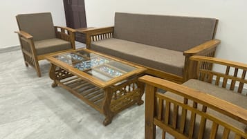 Deluxe Double Room | Living area