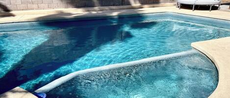 حمّام سباحة خارجي